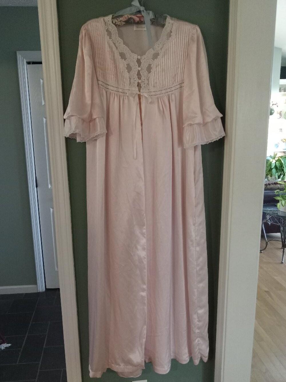 Gorgeous Vintage Barbizon Pink Satin Lace Trimmed 2-Piece Peignoir Set